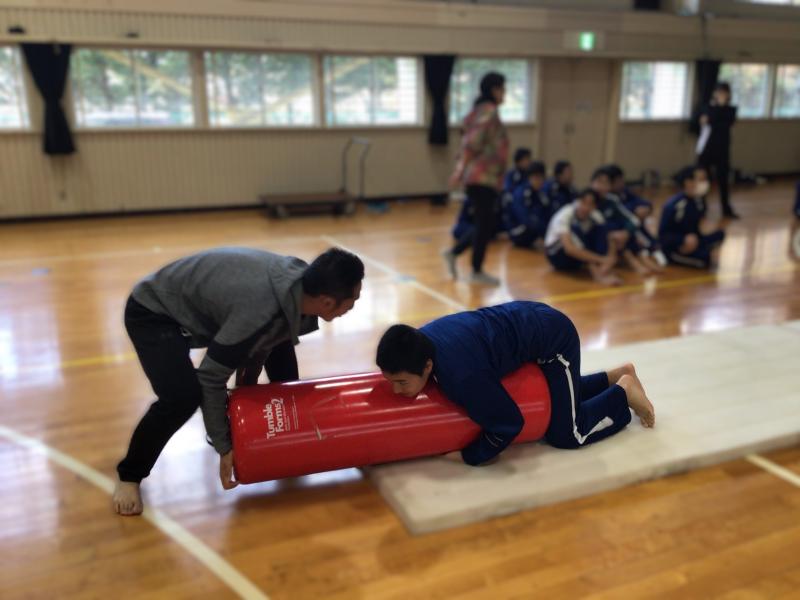 抑え込み