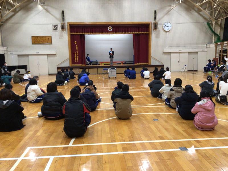 立会演説