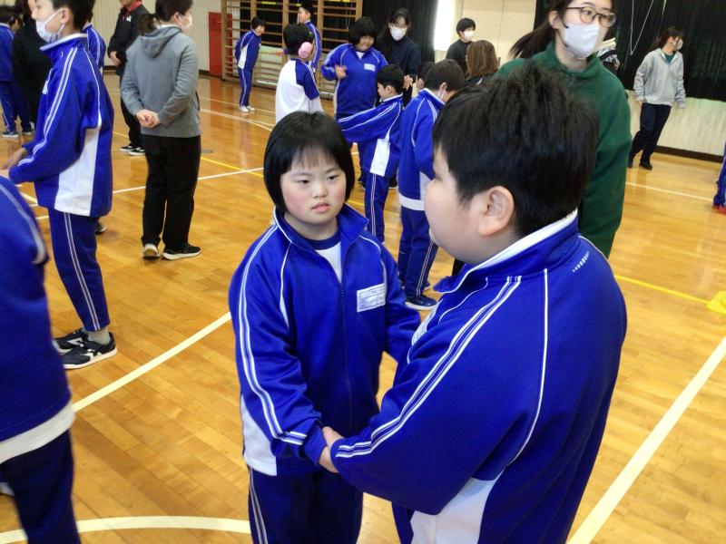 手遊び「あくしゅでこんにちは」