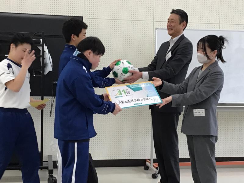 ボールと記念パネル